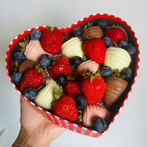 Strawberry Heart "Love" with delivery Kemerovo