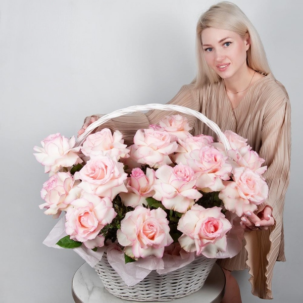 Rose Esperance - 39, Large Basket, Oasis, Pistachio, Wrapping Paper