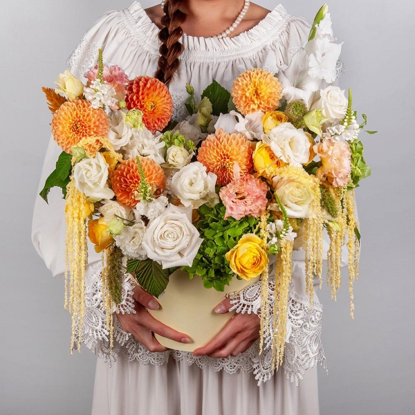 Orange Dahlia - 5, Green Hydrangea - 1, lisianthus - 4, White Gladiolus - 1, Spray rose: yellow, orange 50 cm - 4, White rose 50 cm Ecuador - 9, Round flower box medium, Oasis, Veronica spray, Astilbe, Amaranth stabilized,  Raspberry branch