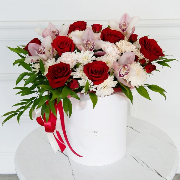 Red rose 50 cm - 9, Pink Cymbidium Orchid Bud - 6, Baltica White Spray Chrysanthemum - 4, Spray rose: red 50 cm - 2, Carnation white, cream - 5, Round flower box medium, Flask for orchids, Oasis, Ruscus italian, Ribbon