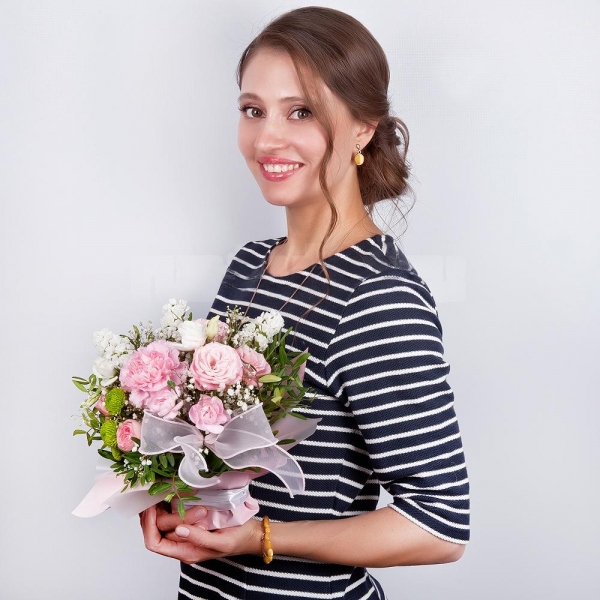 Pink carnation - 3, Gypsophila - 1, Bright pink spray rose mix, 50 cm - 1, Pink spray carnation - 2, Athos pom Feeling Green - 1, White statice, Pistachio, Oasis, Wrapping Paper