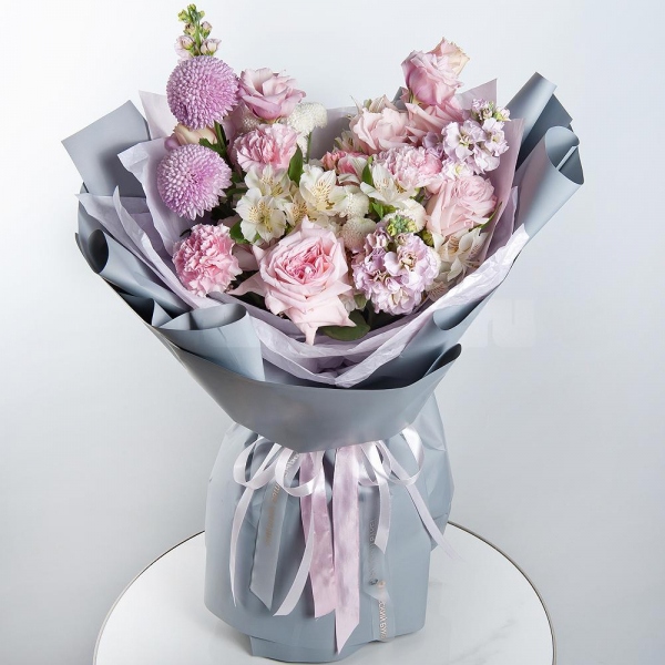 Momoko Chrysanthemum - 2, Newton White Spray Chrysanthemum - 3, Pink Lisianthus (Eustoma) - 2, Matthiola Lilac - 2, Peony sprayrose - 3, Pink carnation - 9, Alstromeria white, soft pink - 3, Peony rose pink 'OHara' - 3, Wrapping Paper