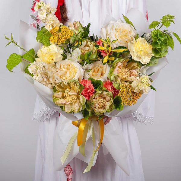 Rose Veggie 50 cm - 5, Rose Yellow 50 cm Ecuador (Mohana, Latina, Brighton) - 3, Yellow carnation - 4, White Matthiola - 3, Alstromeria white, soft pink - 4, Pink carnation - 5, Veronica spray, Moluccella, Pittosporum,  Raspberry branch, Wrapping Paper