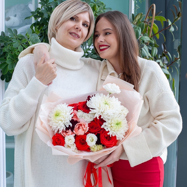 Magnum White Chrysanthemum - 3, Red rose Nina 50 cm - 9, Pink rose Dragonfly 50 cm - 5, Carnation red - 7, lisianthus - 4, Wrapping Paper