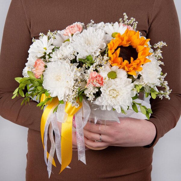 Sunflower - 1, Baltica White Spray Chrysanthemum - 2, Pink spray carnation - 5, Cardboard pot (cup), Oasis, Pistachio, Limonium (1 pc.), Wrapping Paper