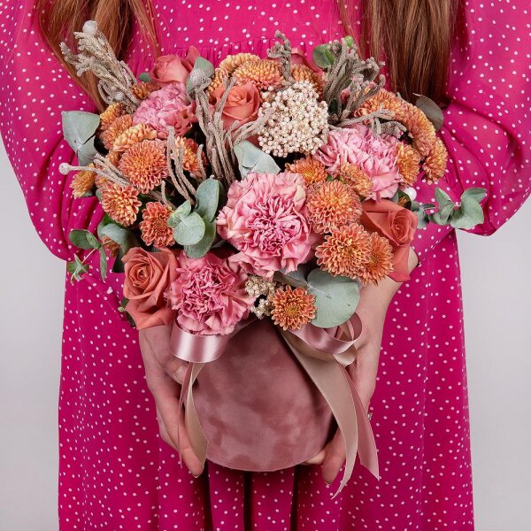 Pink carnation - 9, Pink rose 50 cm - 9, Daisy poms Santini pink, purple - 5, Round flower box small , Oasis, Ozotamnus, Brunia Green Lanuginosa (1 pc.), Eucalyptus, Wrapping Paper