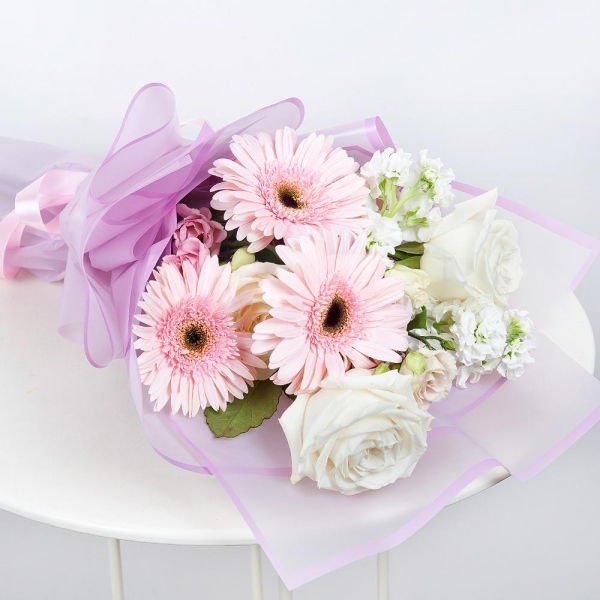Gerbera pink - 5, White rose 50 cm - 5, White Matthiola - 3, lisianthus - 3, Wrapping Paper