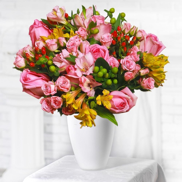 Pink rose 50 cm - 13, Bright pink spray rose mix, 50 cm - 11, Alstromeria white, soft pink - 4, Alstromeria Yellow, Orange - 4, Hypericum, Wrapping Paper