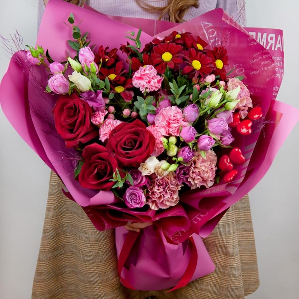 Red rose 50 cm - 5, Pink carnation - 5, Pink spray carnation - 3, Bright pink spray rose mix, 50 cm - 7, Pink Lisianthus (Eustoma) - 4, Bacardi Red Spray Chrysanthemum - 4, Hypericum, Dried flowers decor, Decorative element small, Wrapping Paper