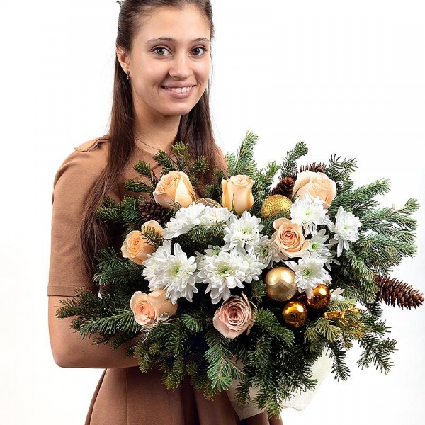 Pink rose 50 cm - 13, Baltica White Spray Chrysanthemum - 4, Felt, Ribbon, Spruce branches (1pc.), Christmas decor (set)