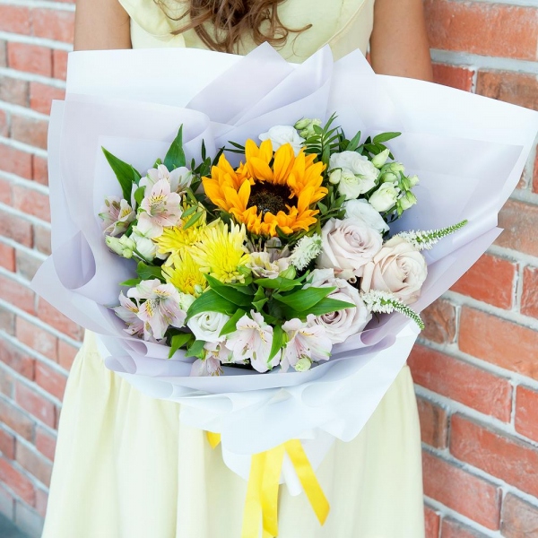 Alstromeria white, soft pink - 4, Baltica Yellow Spray Chrysanthemum - 3, lisianthus - 3, Rose Powder 50 cm Ecuador (Quicksand, Menta) - 5, Sunflower - 1, Veronica spray, Pistachio, Ribbon, Wrapping Paper