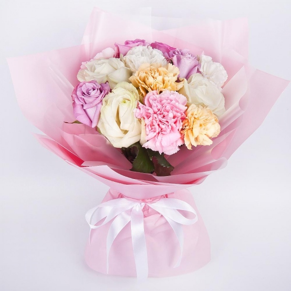 White rose 50 cm - 4, Pink rose 50 cm - 6, Yellow carnation - 3, Carnation white, cream - 3, Pink carnation - 3, Wrapping Paper, Ribbon