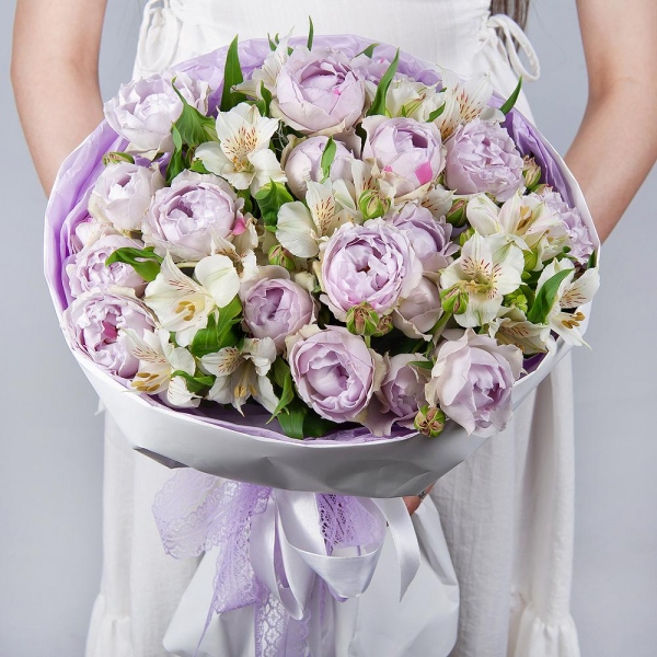 Peony sprayrose - 9, Alstromeria white, soft pink - 10, Wrapping Paper, Ribbon