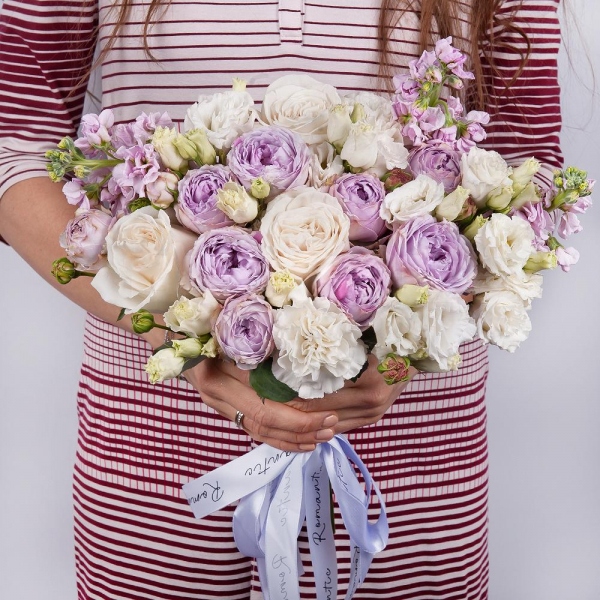 White rose 50 cm Ecuador - 5, Spray peony rose Lavander, 50 cm - 3, Pink Matthiola - 3, Carnation white, cream - 5, lisianthus - 4, Ribbon