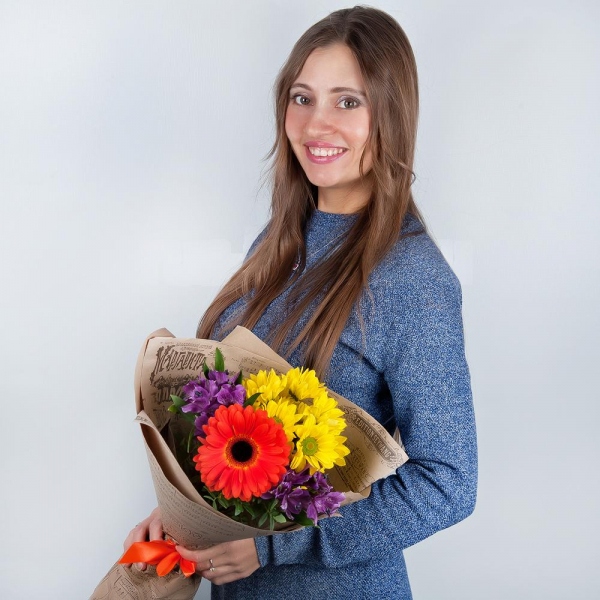Gerbera red - 1, Bacardi Yellow Spray Chrysanthemum - 2, Alstromeria lilac, purple - 2, Pistachio, Wrapping Paper, Ribbon