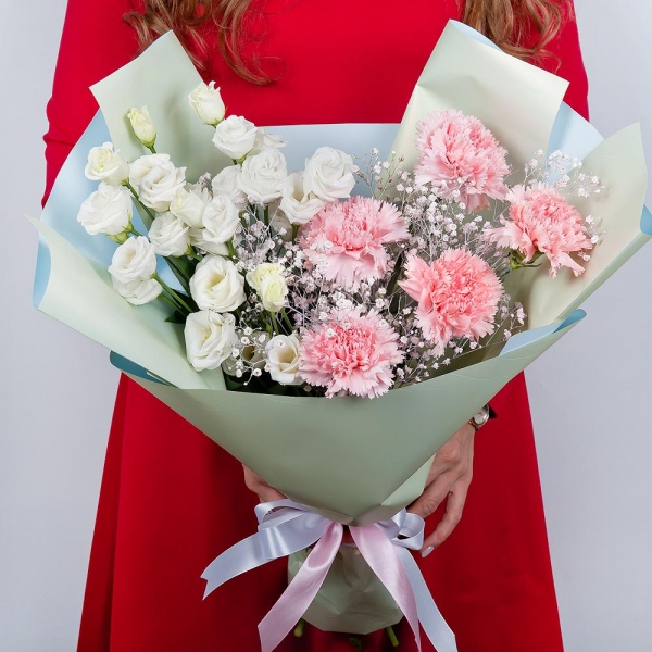 lisianthus - 4, Pink carnation - 7, Gypsophila - 1, Wrapping Paper