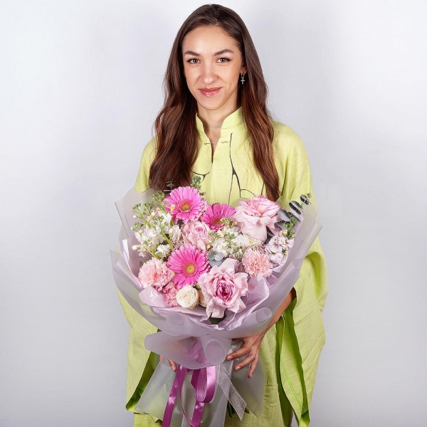 Gerbera pink - 3, Matthiola Lilac - 4, Pink carnation - 9, Pink Lisianthus (Eustoma) - 1, Peony rose pink 'OHara' - 3, Peony sprayrose - 1, Baltica White Spray Chrysanthemum - 1, Ozotamnus, Eucalyptus, Wrapping Paper
