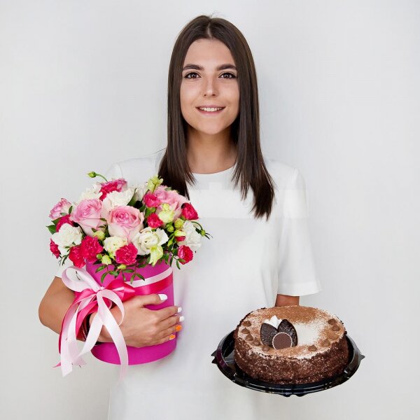 Pink rose 50 cm - 7, lisianthus - 3, Pink spray carnation - 3, Round flower box small , Oasis, Film, Pistachio, Ruscus, Ribbon, Cake in assortment