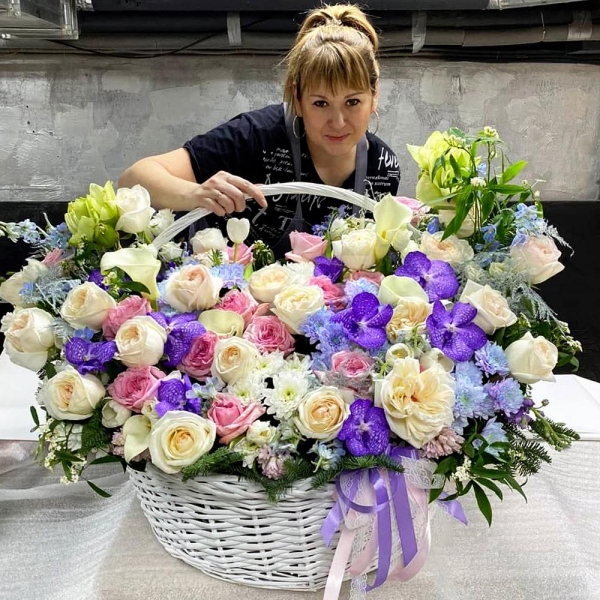 Pink Hyacinth - 13, Calla lilies - 6, Tulip white - 6, White amaryllis  - 3, Vanda Orchid bud - 19, Peony style roses - 30, Chrysanthemum spray Baltica painted blue - 8, lisianthus - 13, Matthiola Lilac - 10, Baltica White Spray Chrysanthemum - 7, Peony rose pink 'OHara' - 30, Huge basket, Oasis, Asparagus setaceus (1 pc.), Waxflower (1 pc.), Blue Delphinium, Flask for orchids, Fern (1 pc.), Spruce branches (1pc.), Ribbon